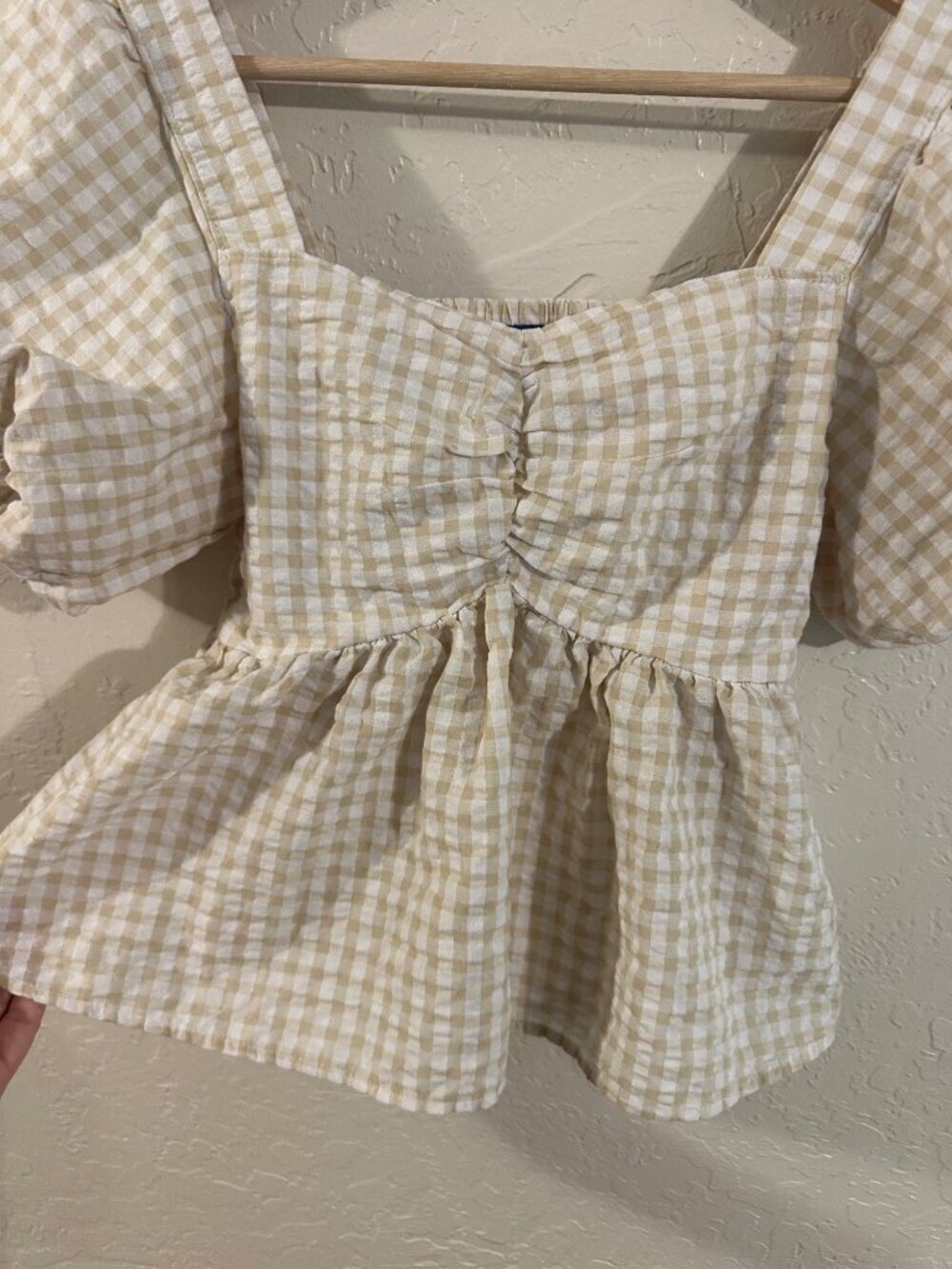 Old Navy Gingham Taupe Babydoll Puff Sleeve Seersucker Cropped Blouse - Picture 5 of 9